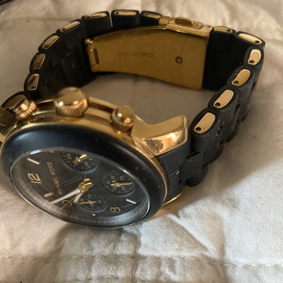 Michel Kors Women’s watch - Picture 2 of 3